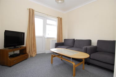 3 bed flat, North Road East Apt 3, North Hill, Plymouth, PL46AS - Image 2